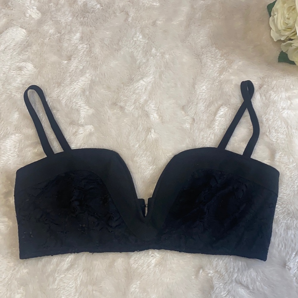 TOBI BLACK LACE CROP TOP SIZE MEDIUM